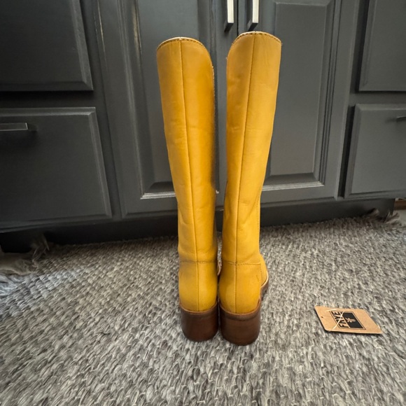 Frye Camryn Tall Shaft Boots in banana Sz 7 - Leather - Picture 5 of 8